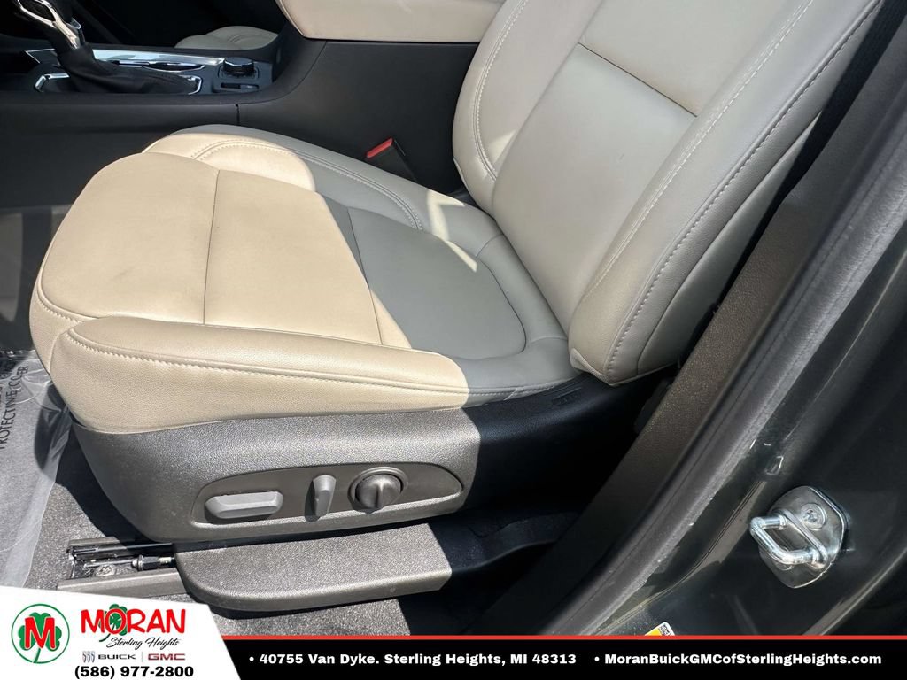 Certified 2023 Chevrolet Traverse LT FWD image 18