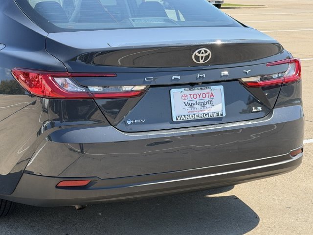 Used 2025 Toyota Camry LE FWD image 6