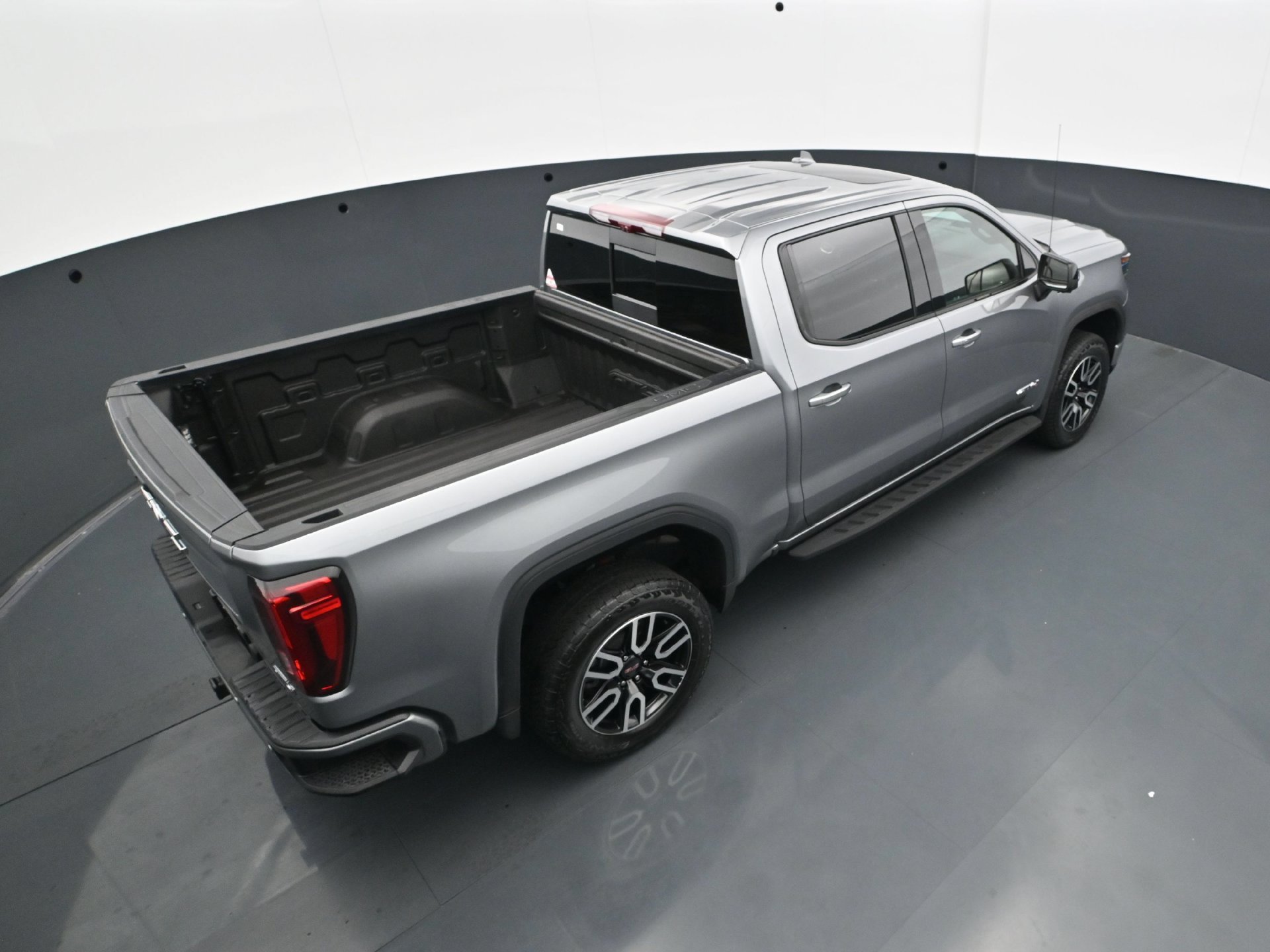 Used 2024 GMC Sierra 1500 AT4 w/ Technology Package AWD/4WD image 40