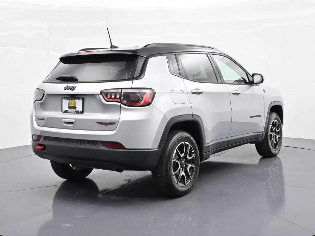 Used 2025 Jeep Compass Trailhawk AWD/4WD image 5