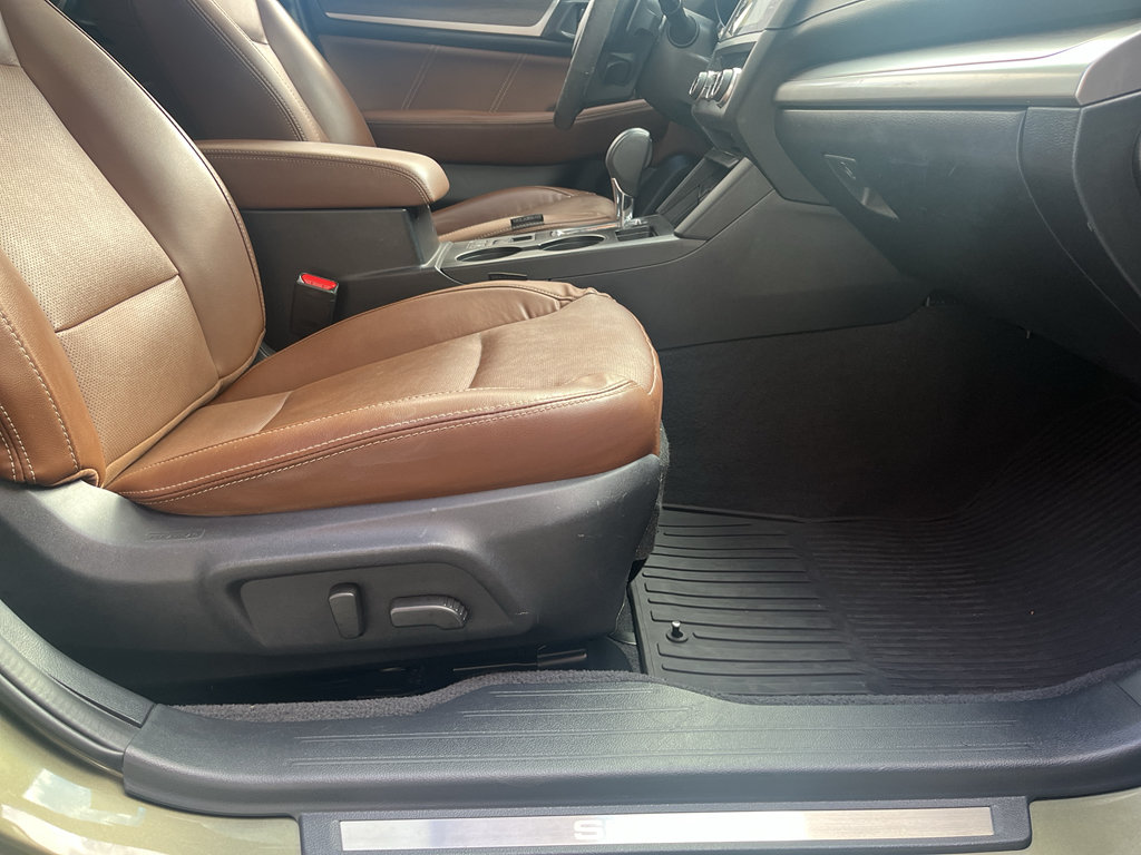 Used 2017 Subaru Outback 2.5i Touring AWD/4WD image 17