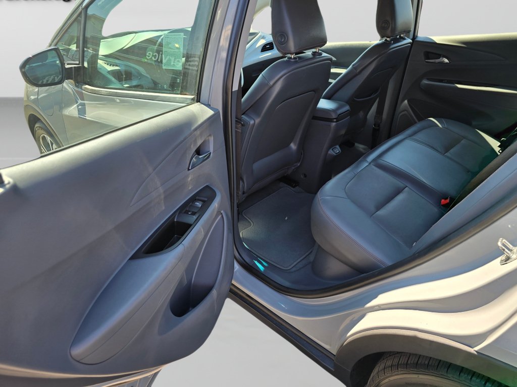 Used 2020 Chevrolet Bolt Premier w/ Infotainment Package FWD image 28