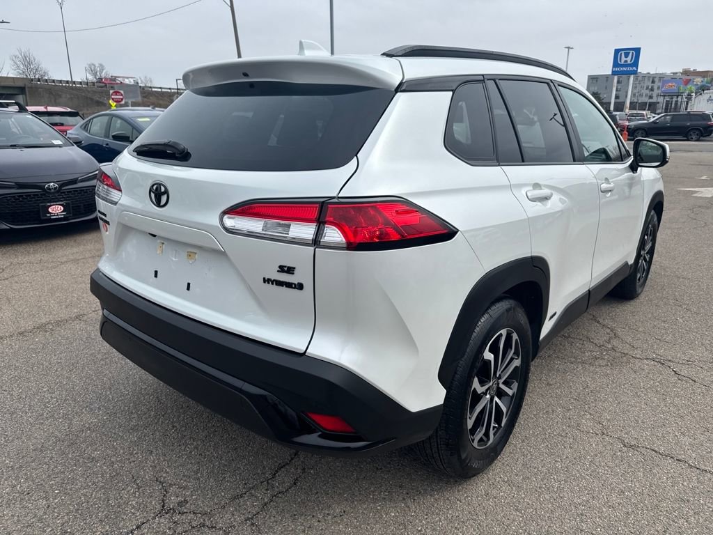 Used 2024 Toyota Corolla Cross SE w/ Moonroof Package image 7