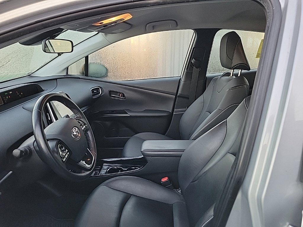 Used 2021 Toyota Prius Prime XLE FWD image 6