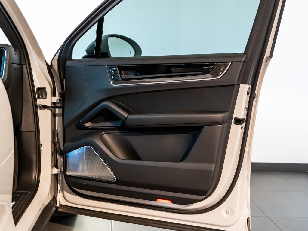 Certified 2025 Porsche Cayenne Turbo image 28