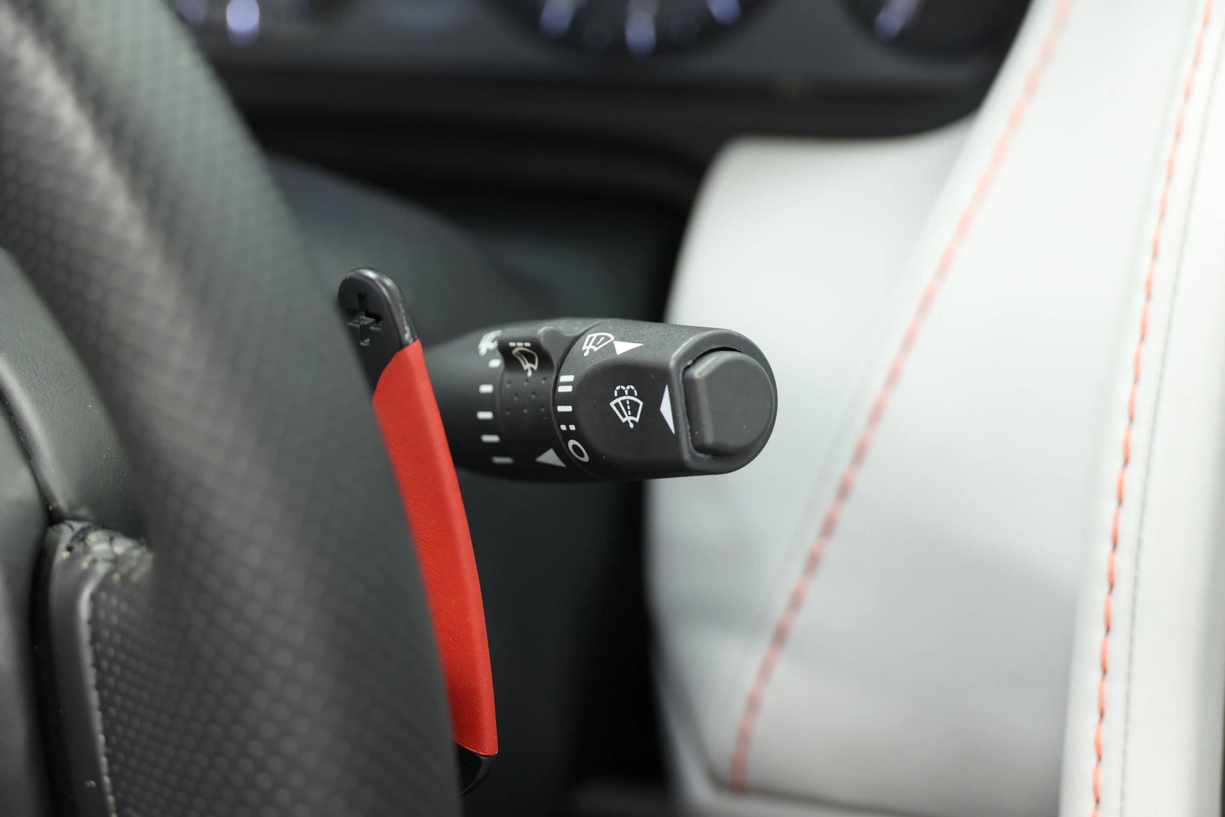 Used 2016 Aston Martin V8 Vantage GT RWD image 31
