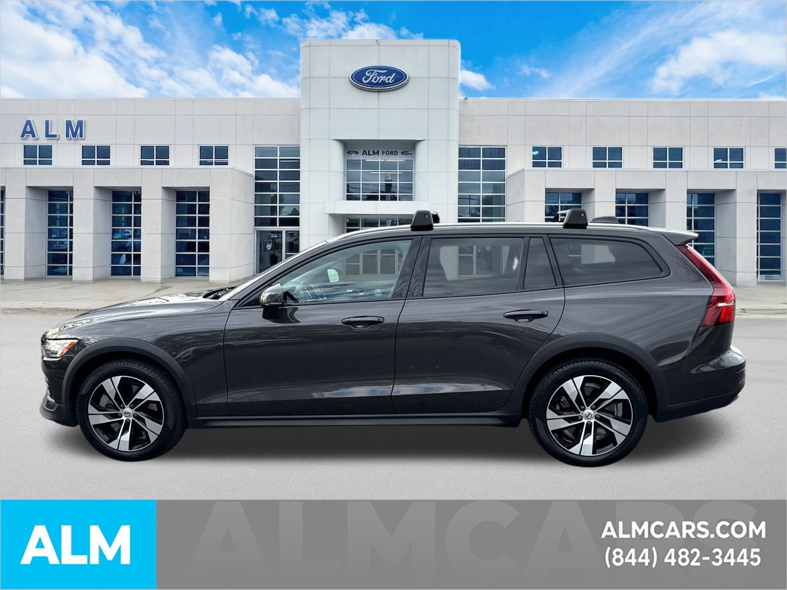 Used 2024 Volvo V60 B5 Cross Country Plus image 9