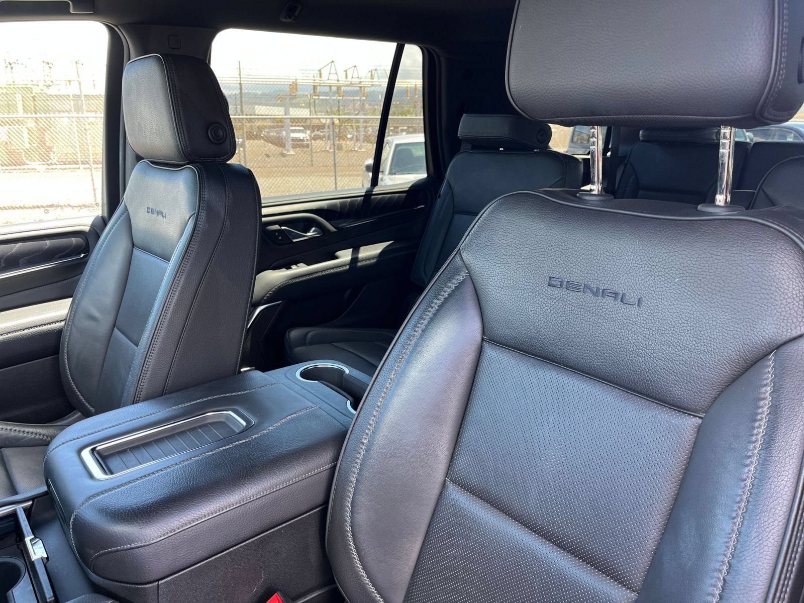 Used 2023 GMC Yukon Denali RWD image 38