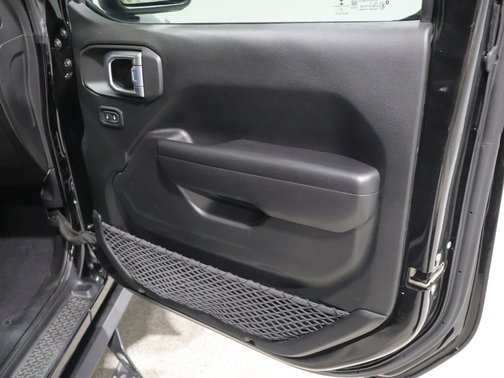 Used 2021 Jeep Gladiator Sport AWD/4WD image 23