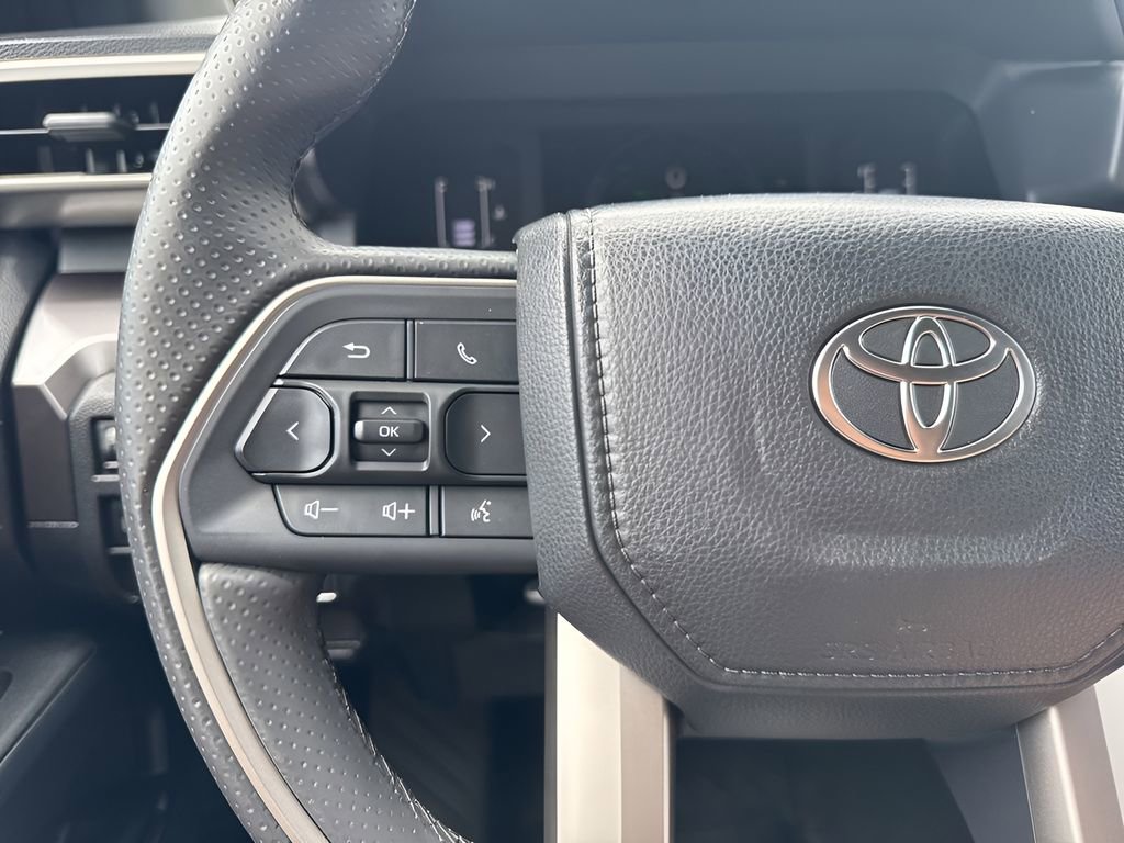 Used 2025 Toyota 4Runner SR5 AWD/4WD image 13