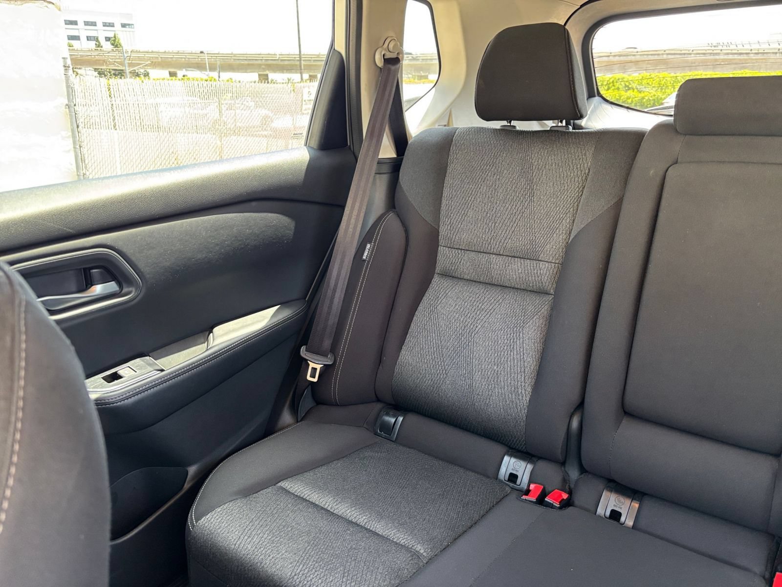 Used 2025 Nissan Rogue SV FWD image 40