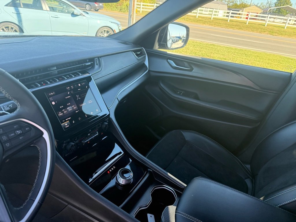 Used 2024 Jeep Grand Cherokee L Laredo image 10