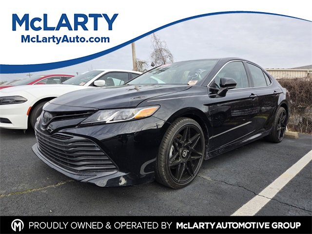 Used 2020 Toyota Camry L image 1