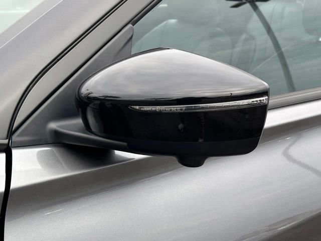 Used 2023 Nissan Kicks SR w/ SR Premium Package FWD image 11