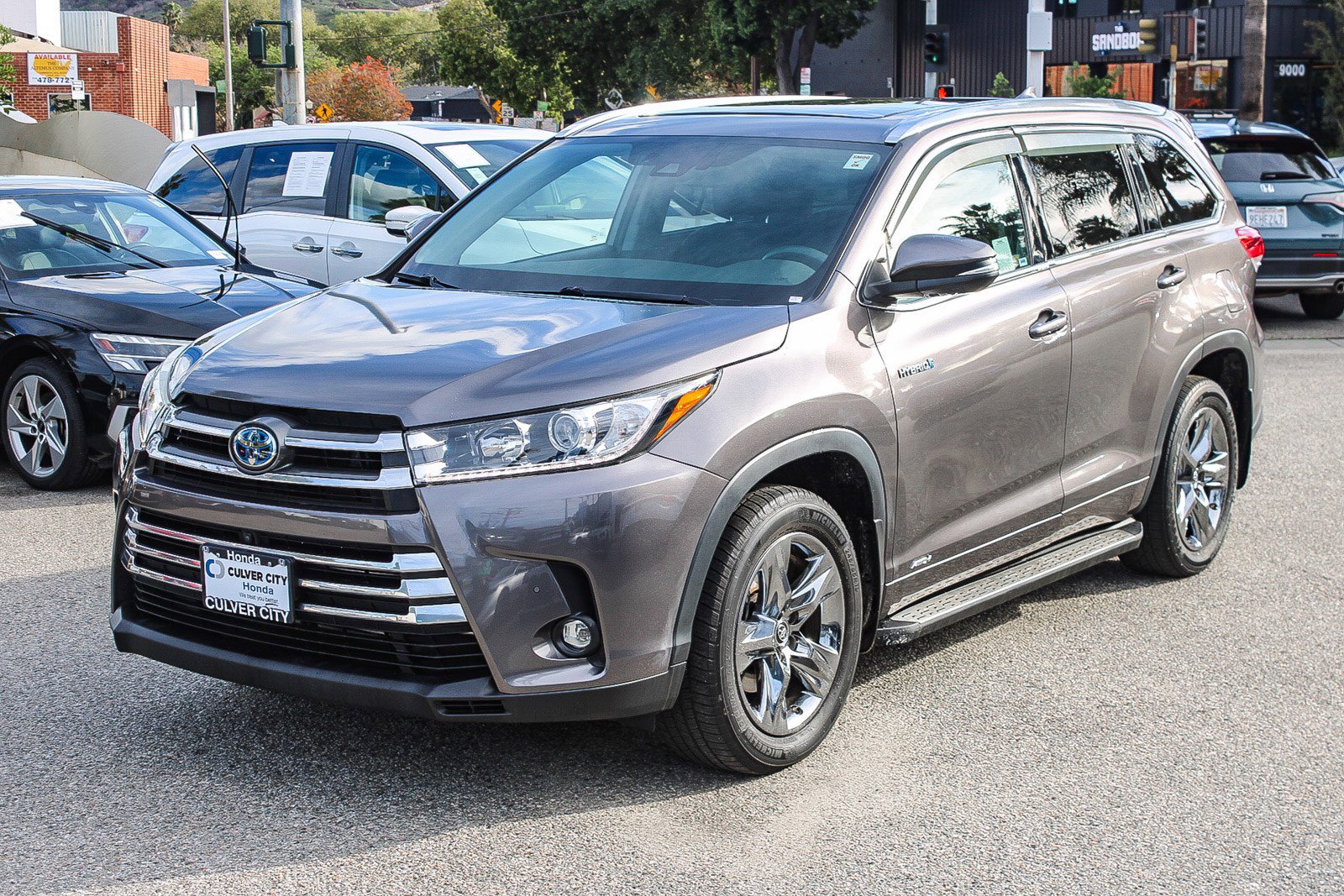 Used 2019 Toyota Highlander Limited Platinum image 3