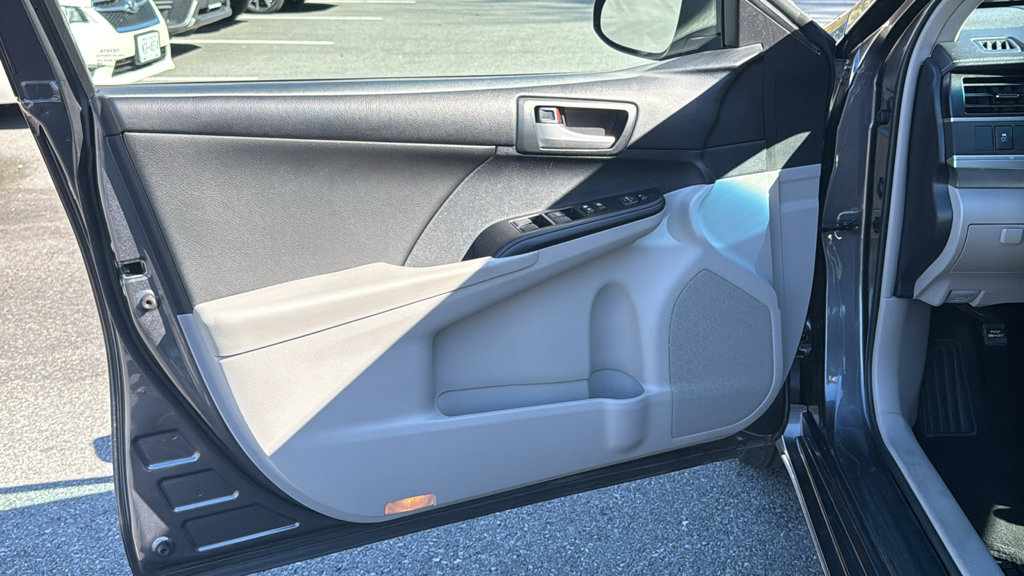Used 2014 Toyota Camry LE FWD image 9