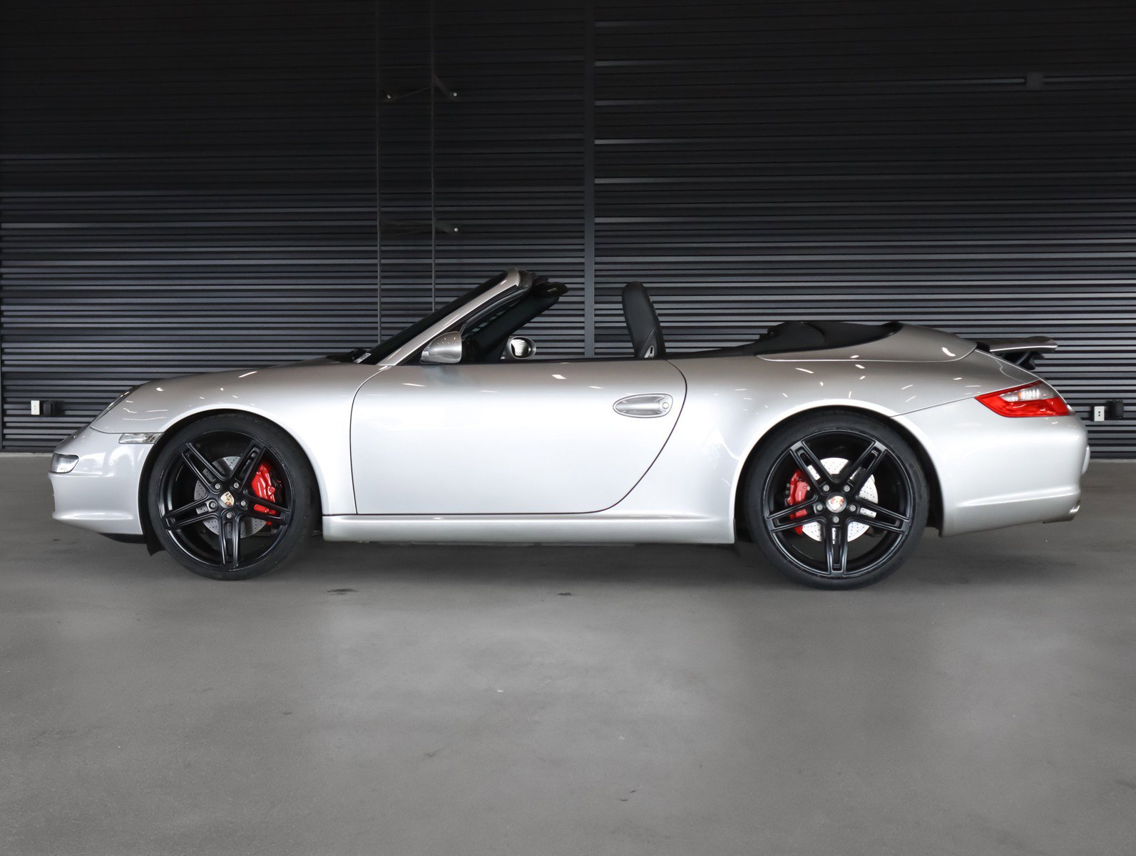 Used 2005 Porsche 911 Carrera S image 2