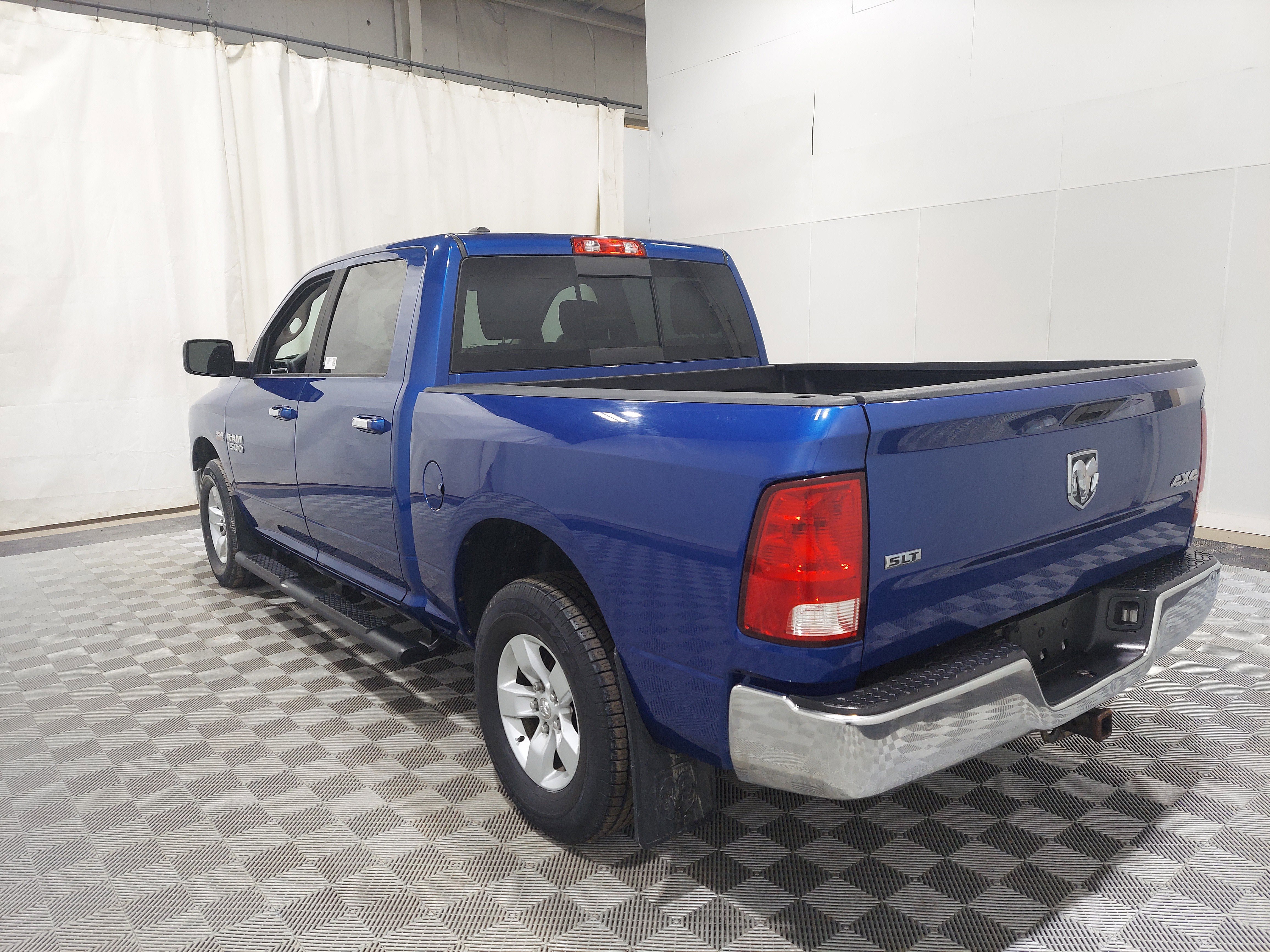 Used 2016 RAM 1500 Classic SLT AWD/4WD image 2