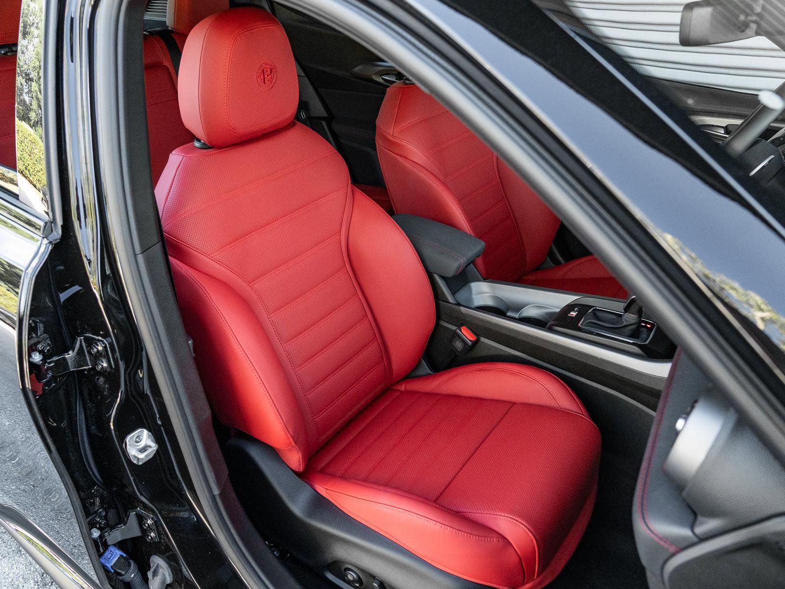 New 2026 Alfa Romeo Tonale Veloce w/ Quick Order Package 23H Volce image 4