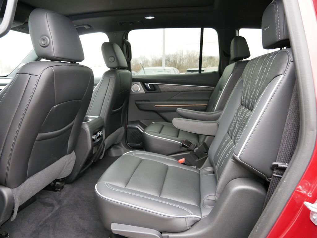 Used 2025 Buick Enclave Avenir w/ Trailering Package, 5000 lbs. image 11