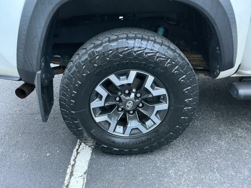 Used 2020 Toyota Tacoma TRD Off-Road AWD/4WD image 24