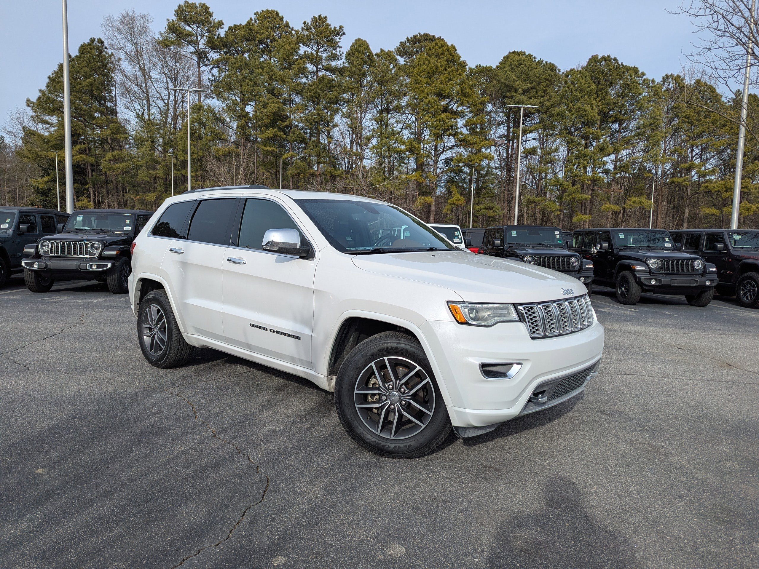 Used 2020 Jeep Grand Cherokee Overland image 3