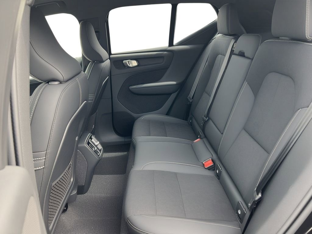 New 2026 Volvo XC40 B5 Ultra w/ Climate Package AWD/4WD image 7