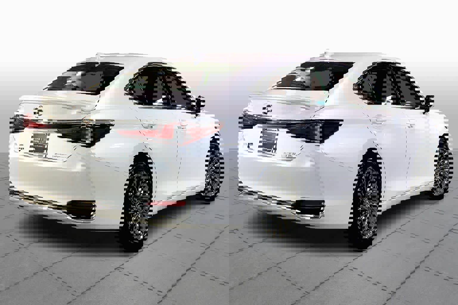 Certified 2025 Lexus ES 300h w/ Technology Package image 13