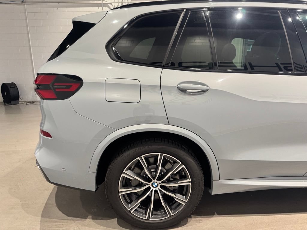 Used 2026 BMW X5 xDrive50e w/ M Sport Package AWD/4WD image 8