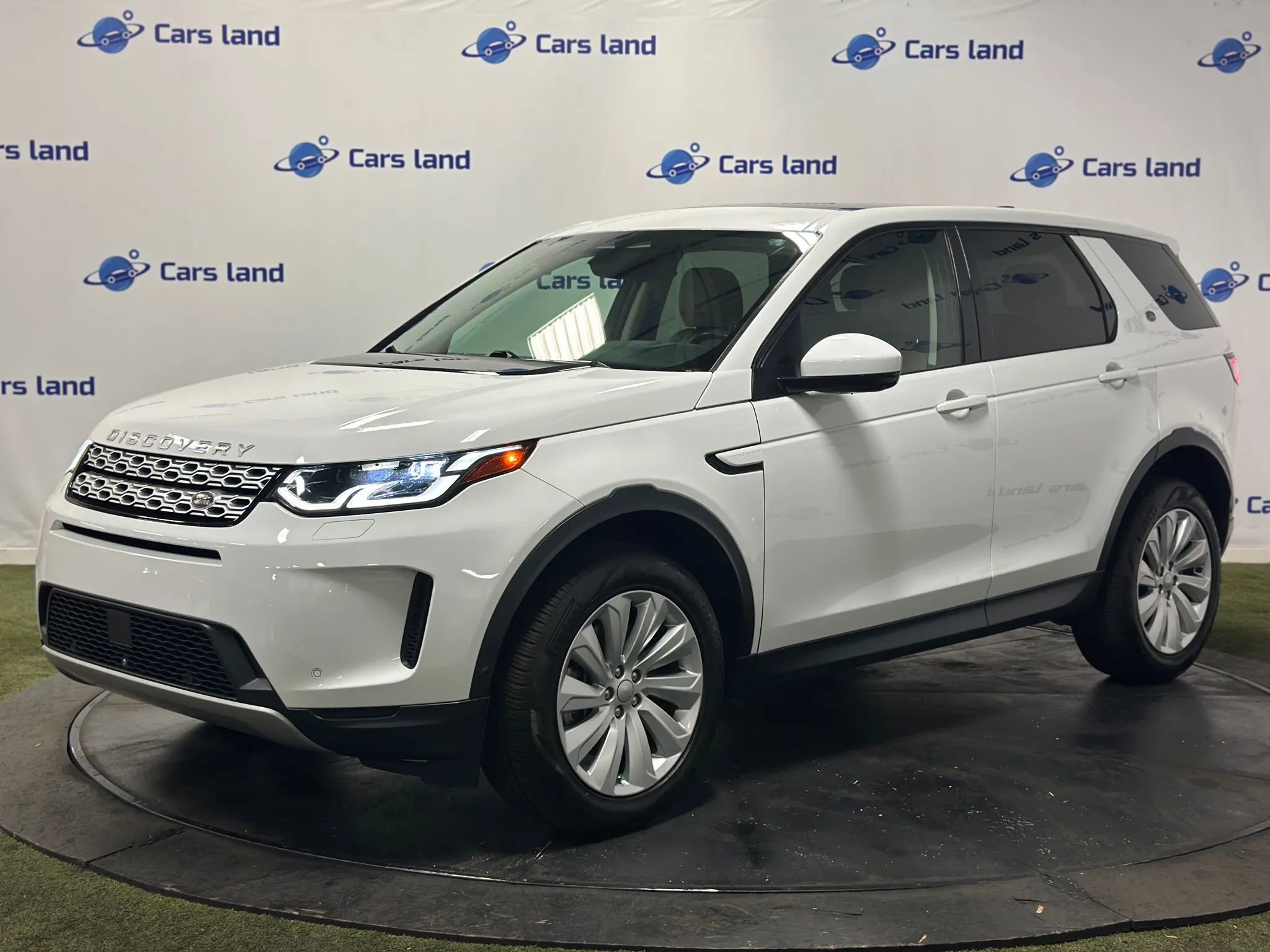 Used 2021 Land Rover Discovery Sport SE image 6
