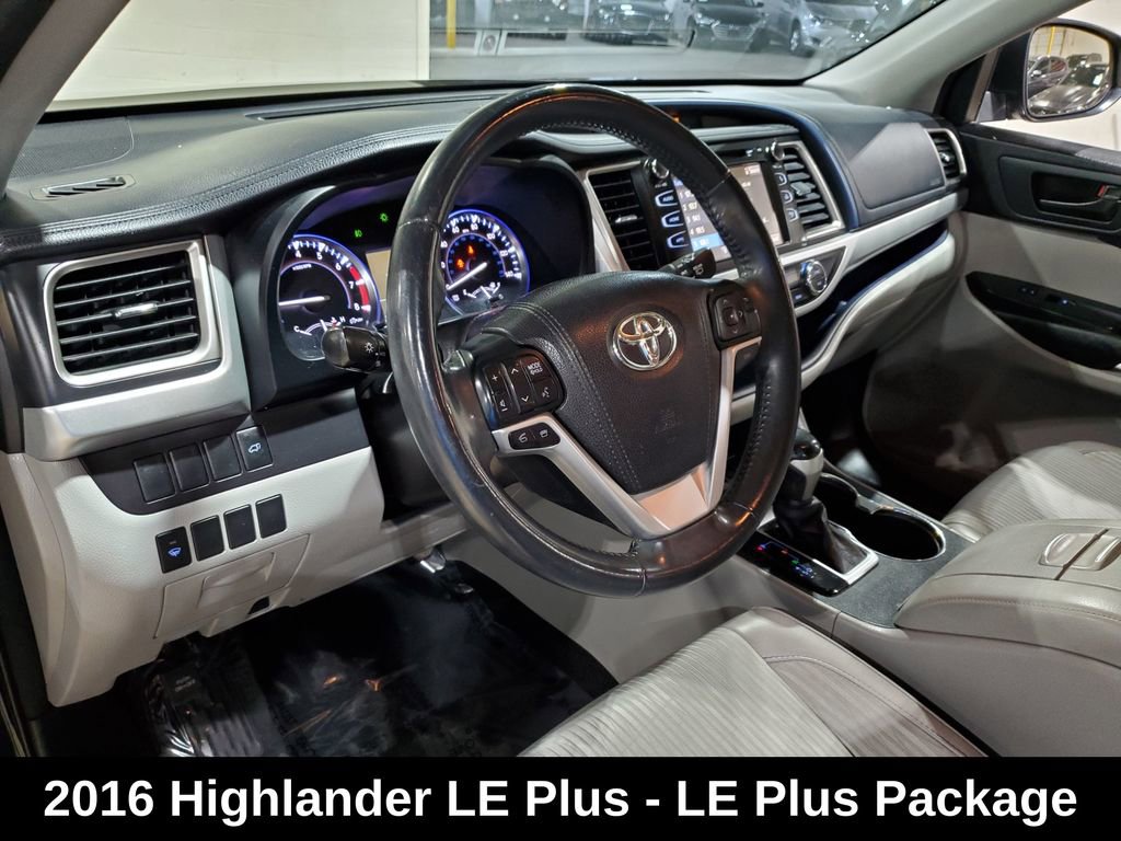 Used 2016 Toyota Highlander Plus FWD image 7