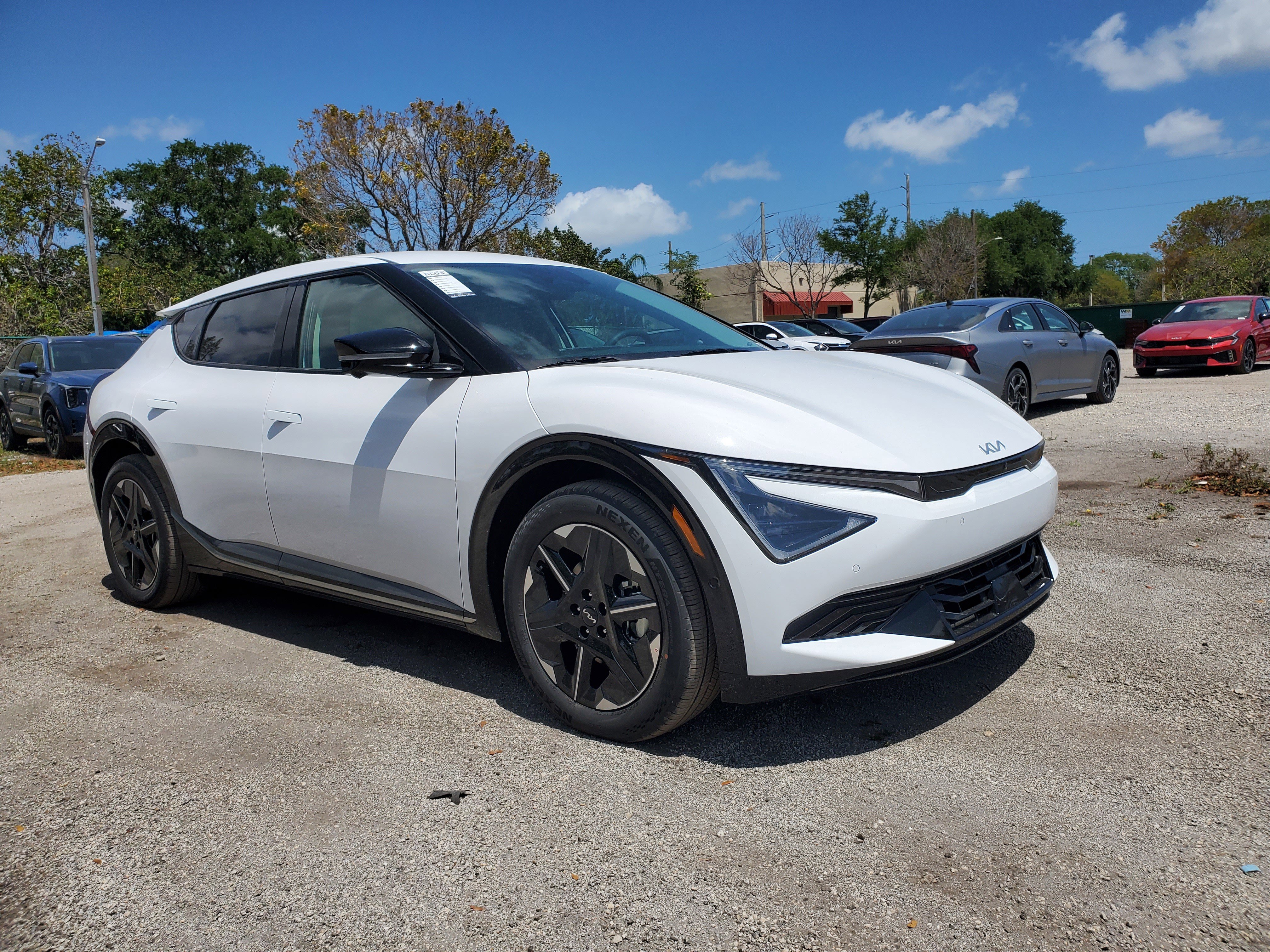 New 2025 Kia EV6 Light w/ Light LR Technology Package
