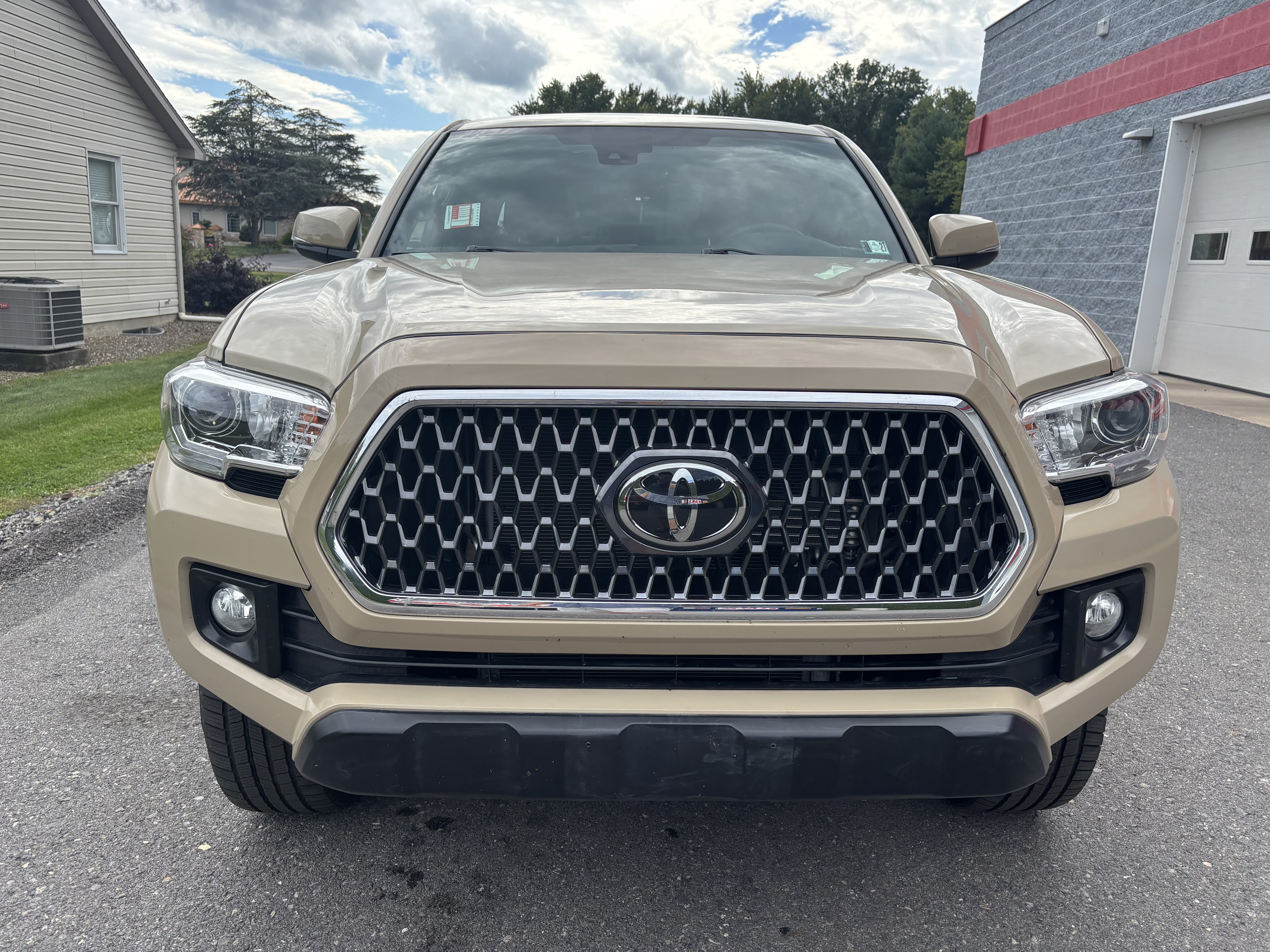 Used 2019 Toyota Tacoma TRD Off-Road w/ Technology Package AWD/4WD image 8