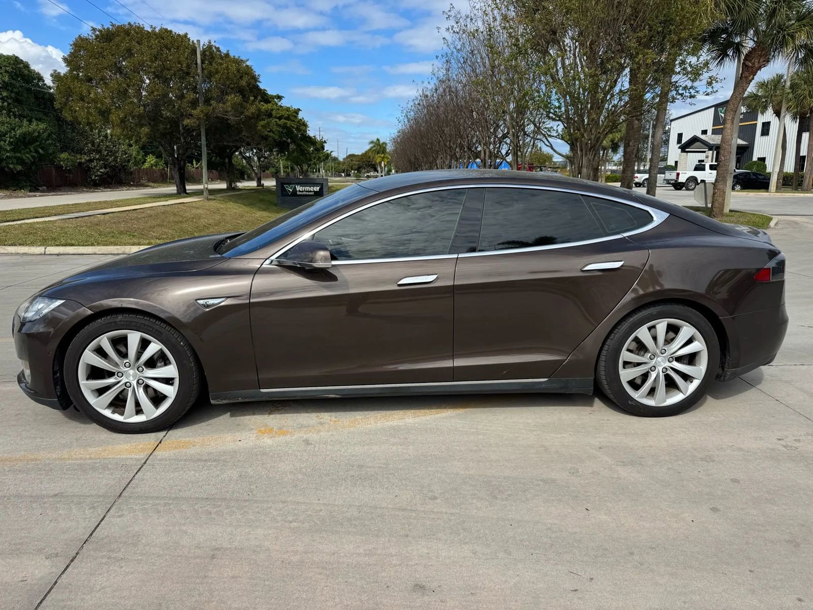 Used 2014 Tesla Model S 85 image 2