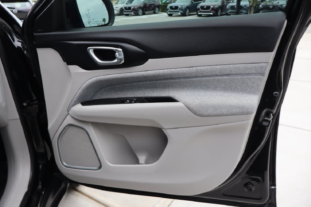 Used 2022 Jeep Compass Latitude FWD image 25