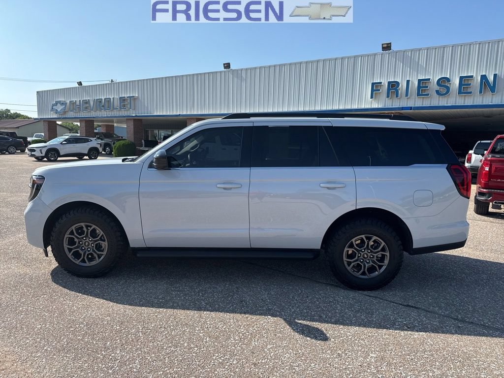 Used 2025 Ford Expedition Active AWD/4WD image 2