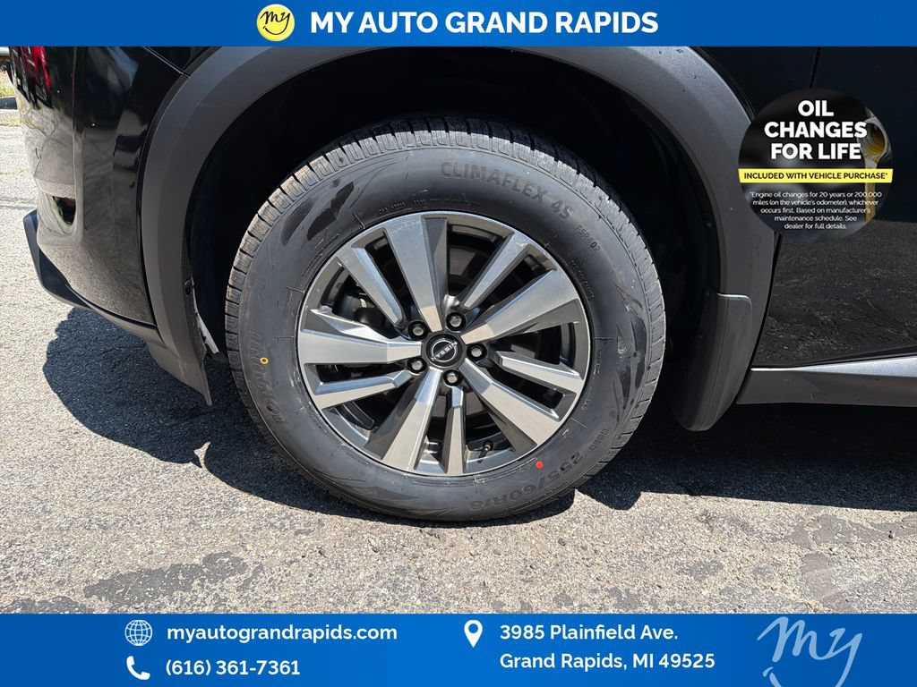 Used 2025 Nissan Pathfinder SL AWD/4WD image 30