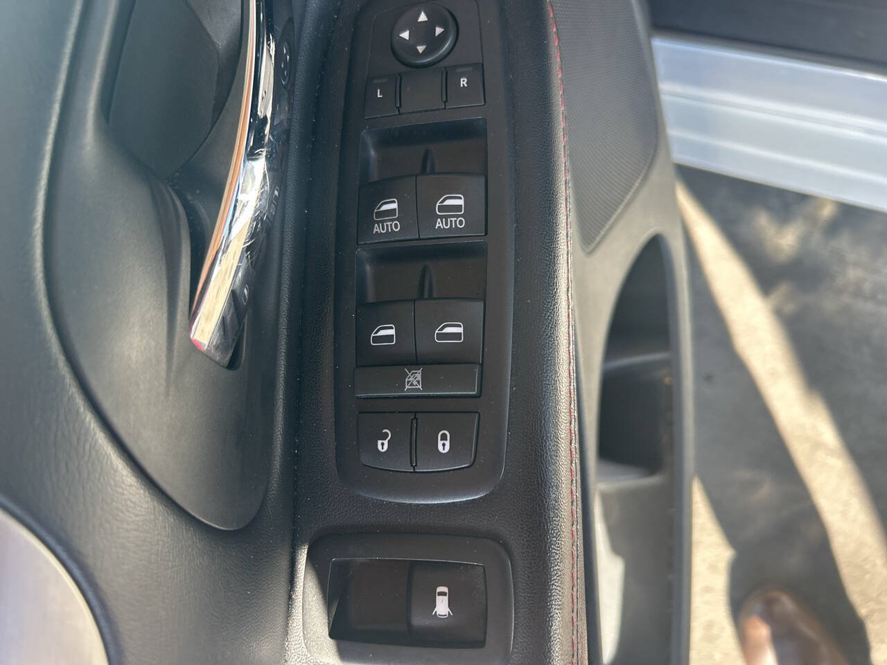 Used 2016 Dodge Grand Caravan R/T FWD image 17