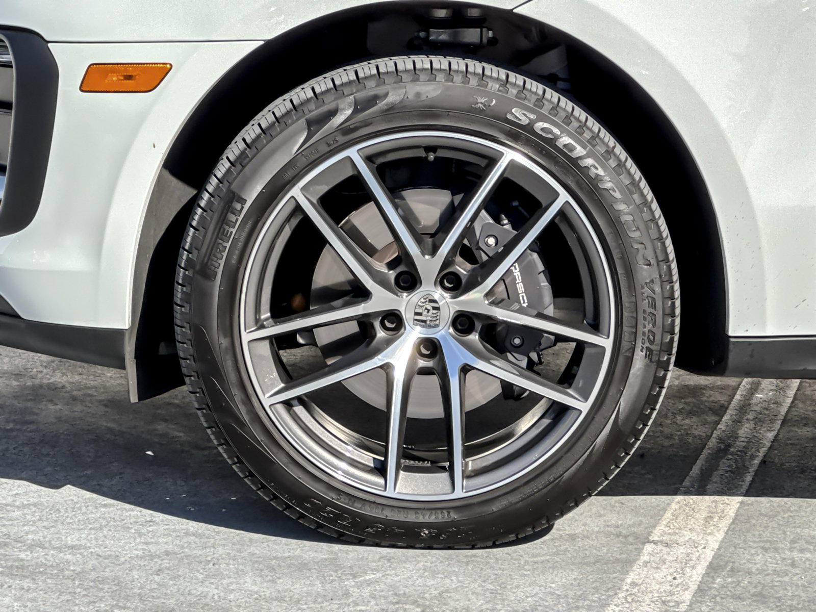 Certified 2026 Porsche Macan AWD/4WD image 34