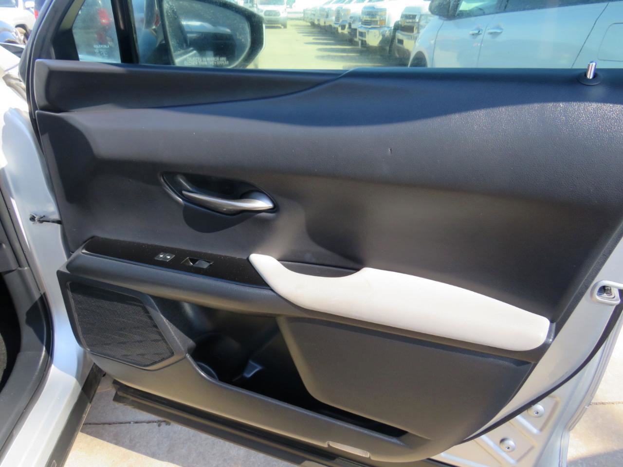 Used 2019 Lexus UX 200 Base image 33