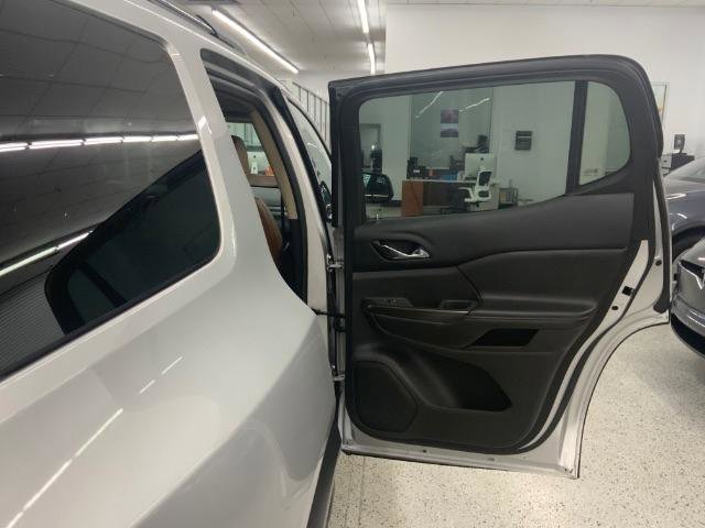 Used 2017 GMC Acadia SLT AWD/4WD image 32
