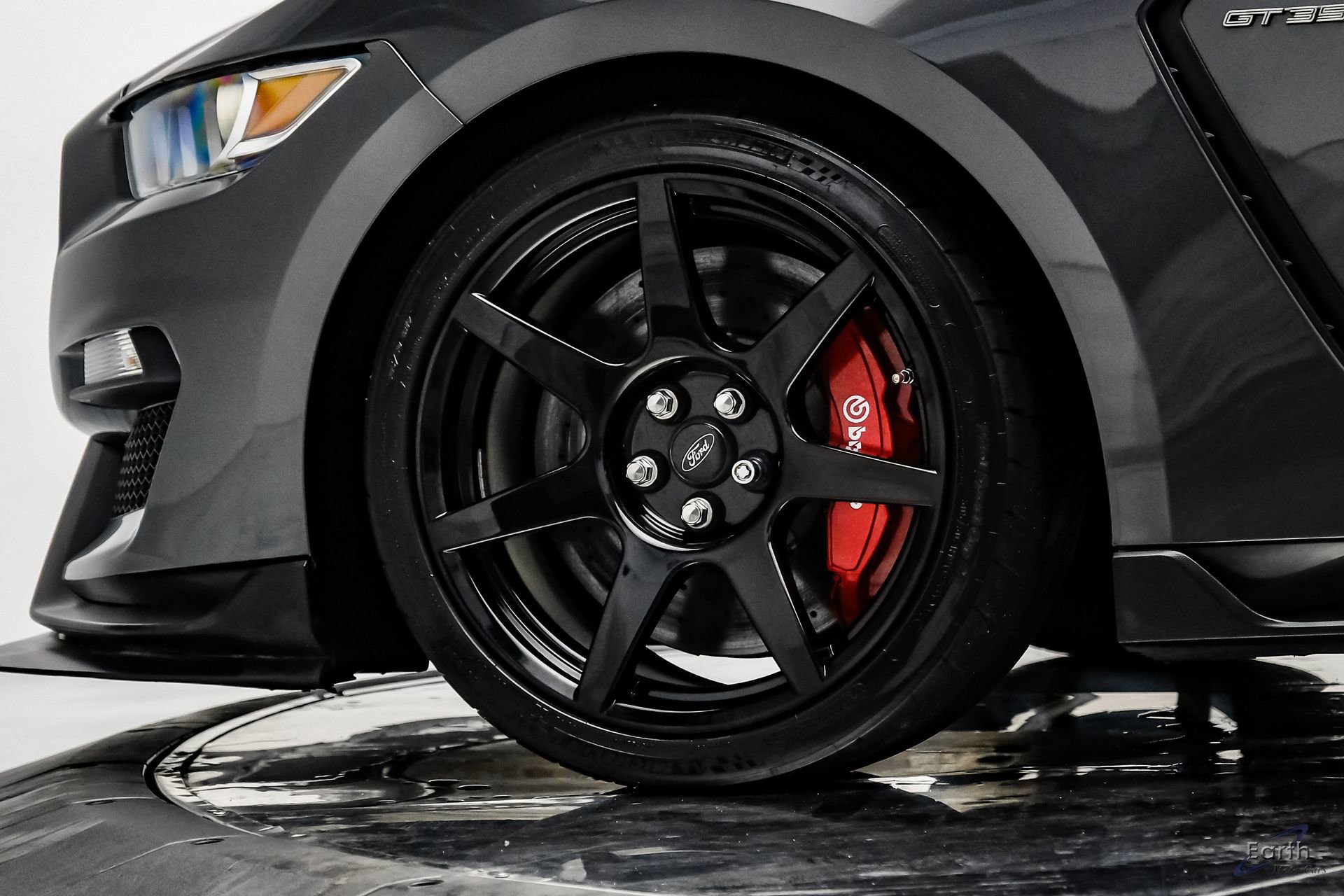 Used 2016 Ford Mustang Shelby GT350R w/ GT350R Equipment Group 920A RWD image 90