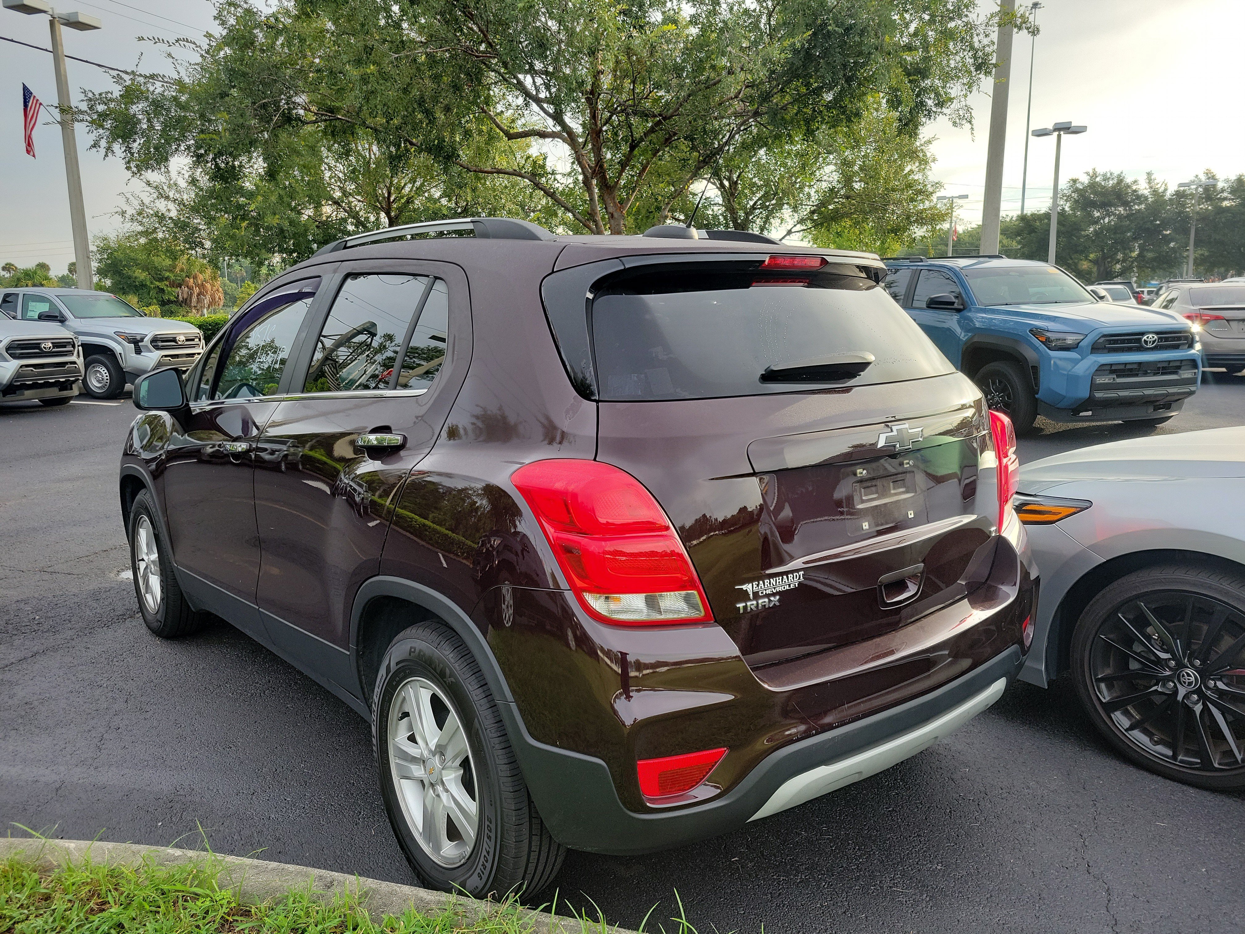 Used 2020 Chevrolet Trax LT w/ LT Convenience Package FWD image 2