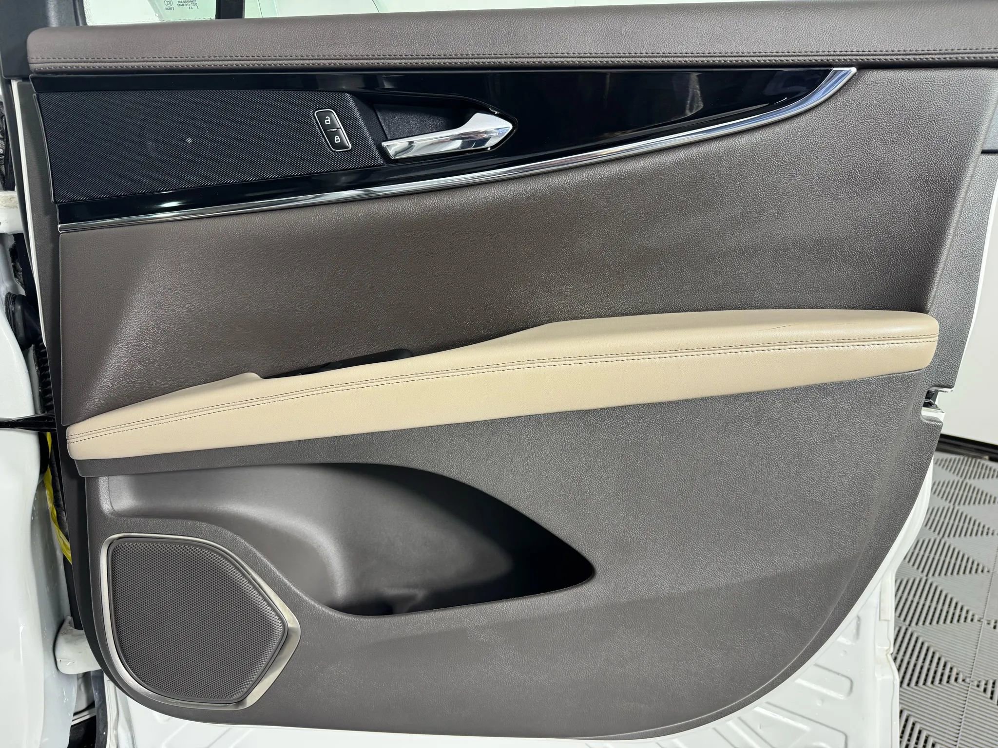 Used 2023 Lincoln Nautilus Reserve image 43