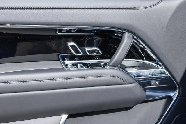 New 2025 Land Rover Range Rover SE image 21