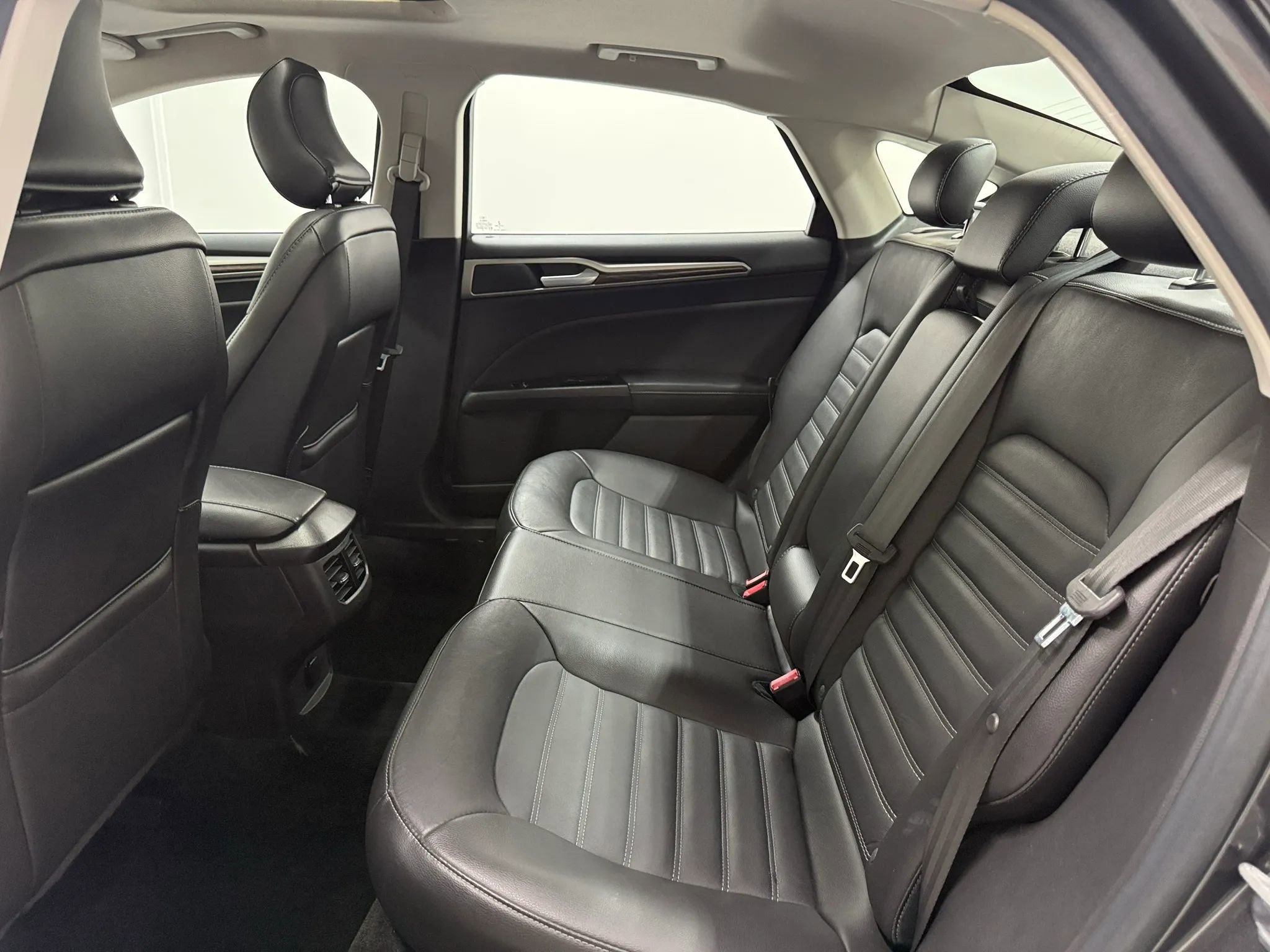 Used 2016 Ford Fusion SE w/ Equipment Group 202A image 7