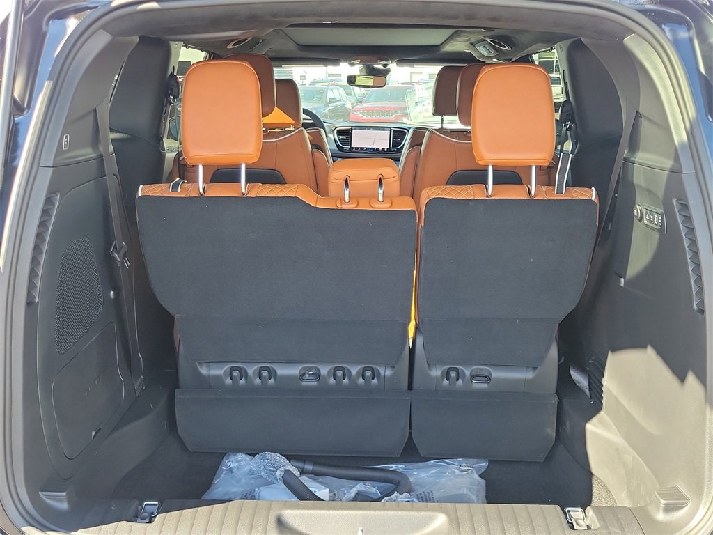 New 2026 Chrysler Pacifica Pinnacle image 9