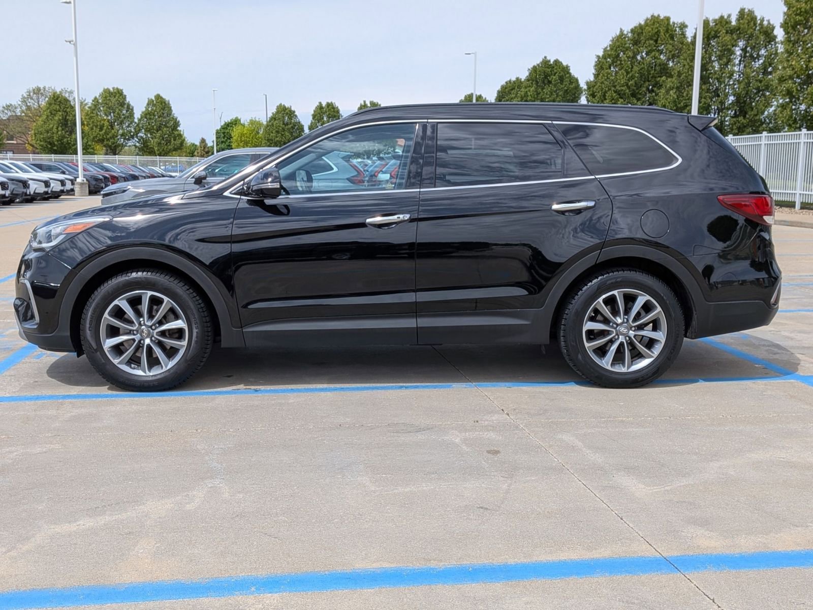 Used 2017 Hyundai Santa Fe Limited AWD/4WD image 9