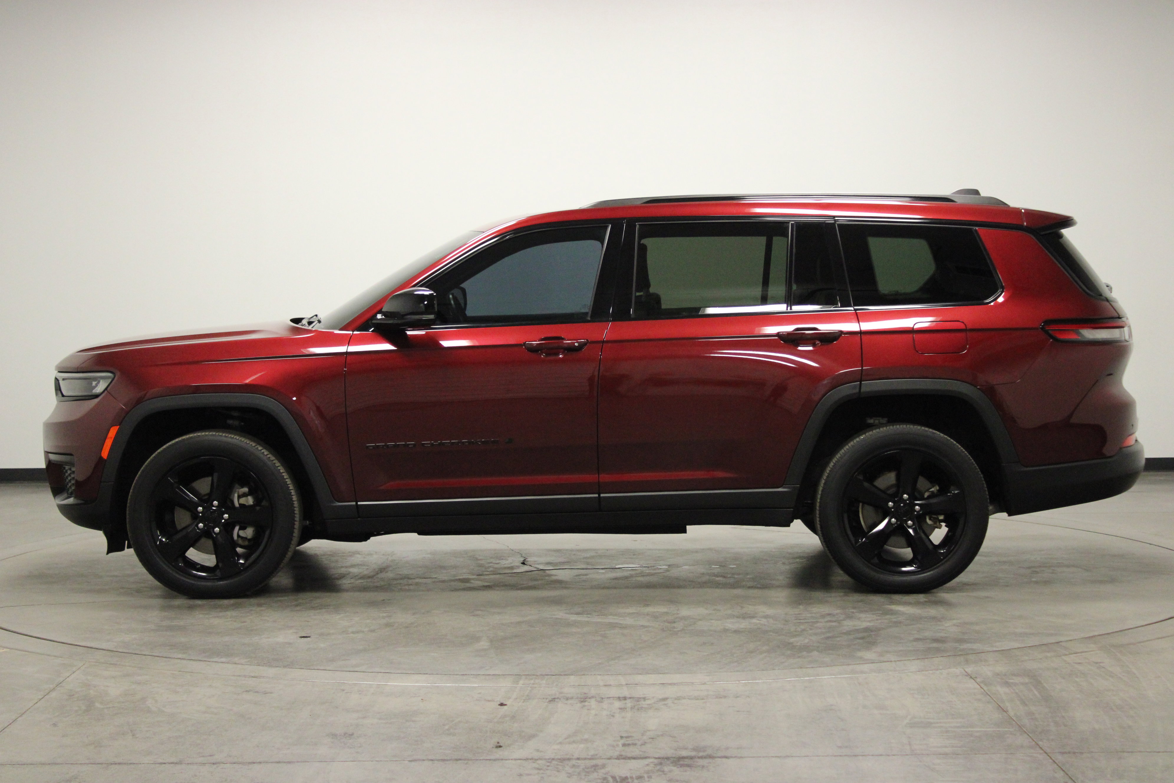 Used 2022 Jeep Grand Cherokee L Laredo image 5