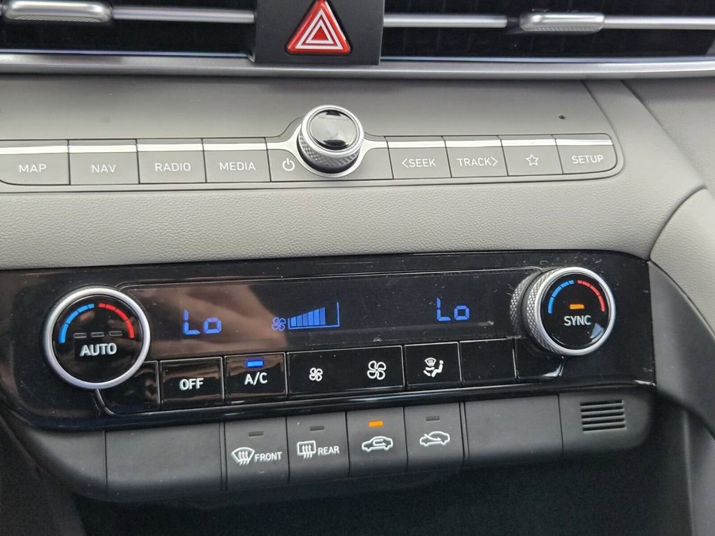 Certified 2024 Hyundai Elantra SEL FWD image 23